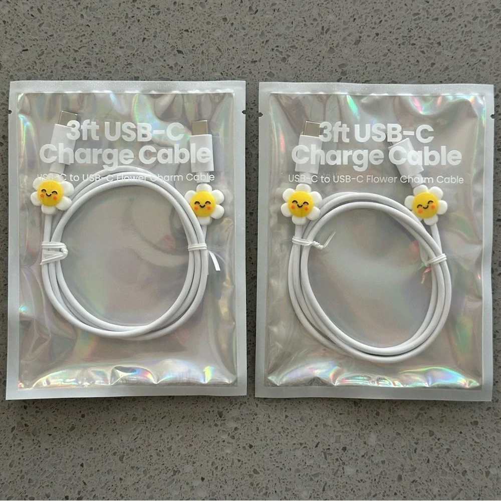 USB-C Charge Cable with Flower Charm - White